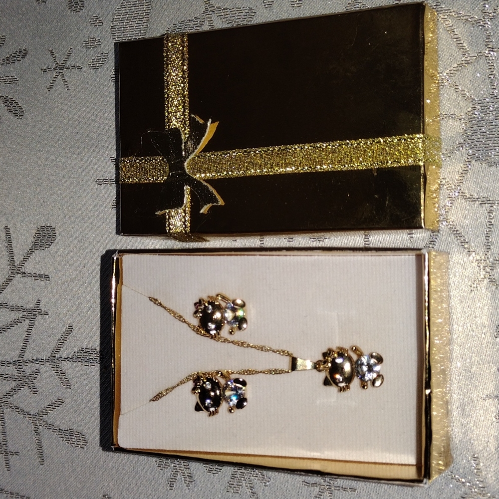 Kitty Necklace/pendant, earrings set. NWOT - Picture 5 of 7